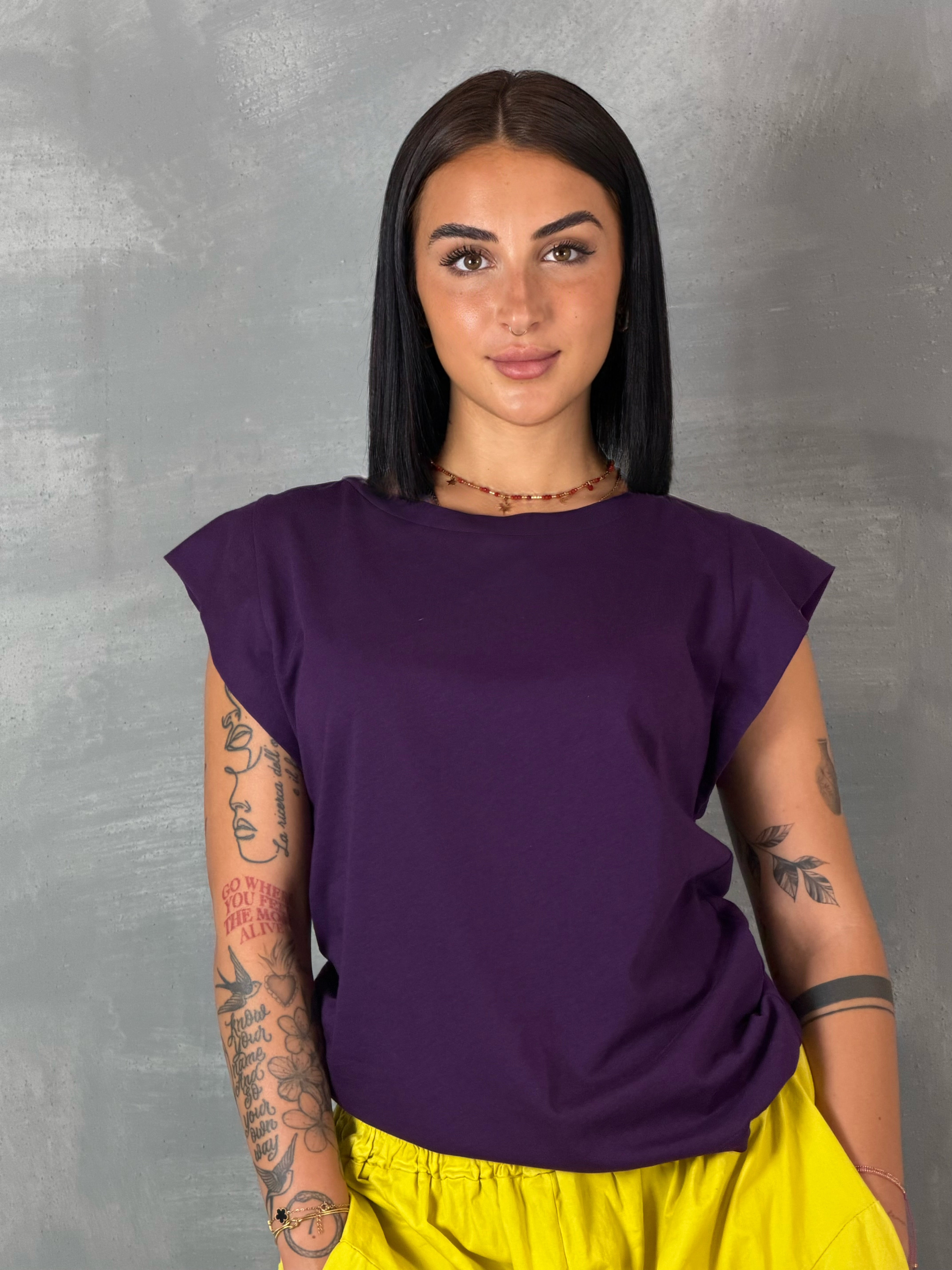 T shirt. VIGO violet