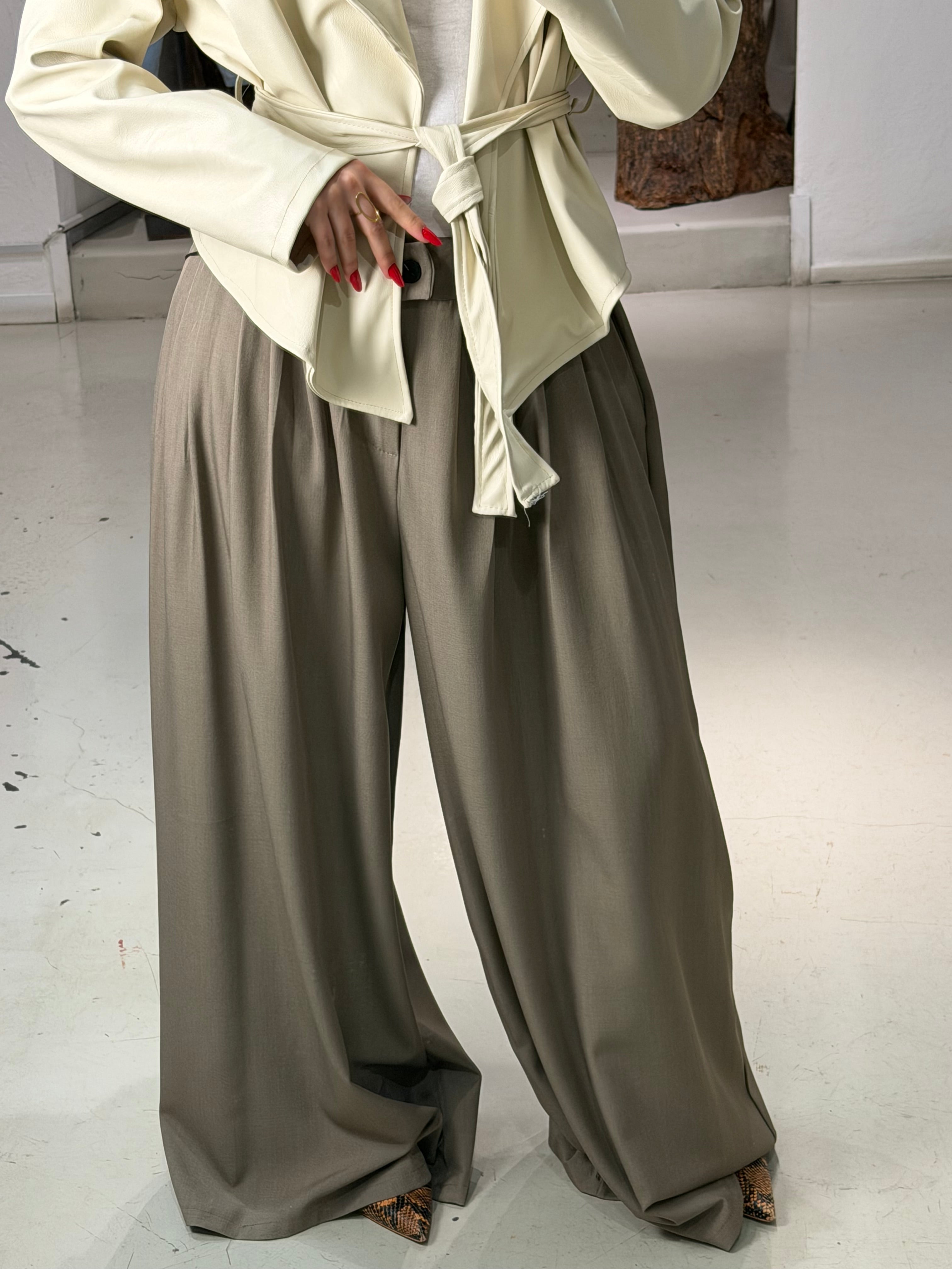 Pantalone over Royal line II sand